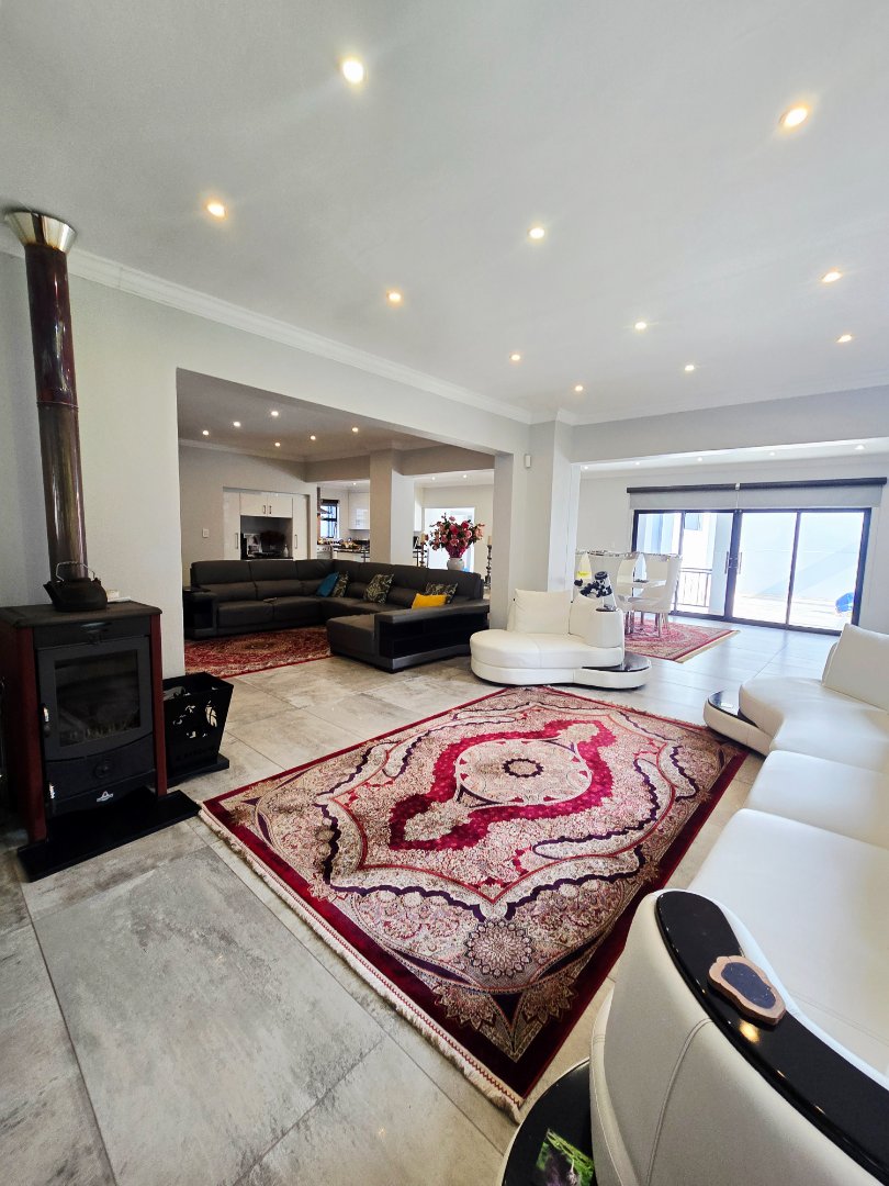 6 Bedroom Property for Sale in Wilkoppies North West